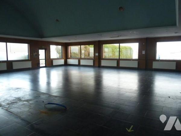 Bâtiment commercial et d'activités à VENDRE à PROVILLE