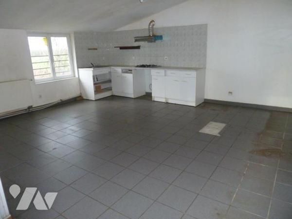 Bâtiment commercial et d'activités à VENDRE à PROVILLE