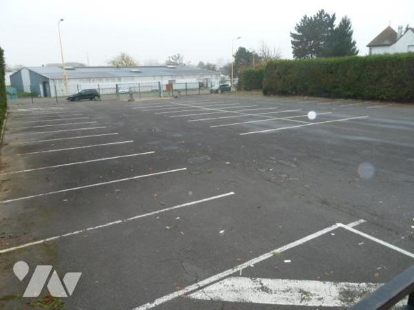 Bâtiment commercial et d'activités à VENDRE à PROVILLE