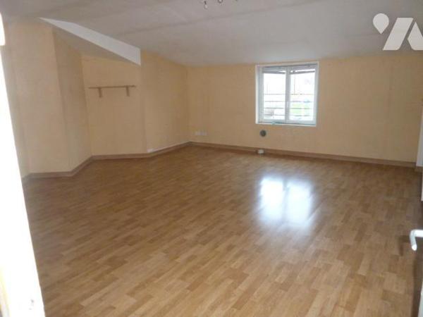 Bâtiment commercial et d'activités à VENDRE à PROVILLE