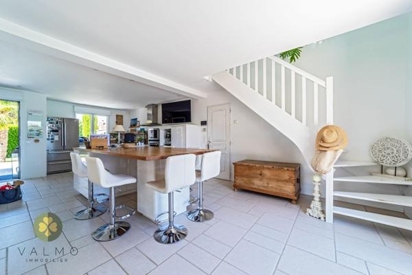 Maison
                                                                                                                                                                                                                                                                                                                        5 pièce(s)                                                                                                                                                                                                          3 chambre(s)                                                                                                                                                                                                          145  m²