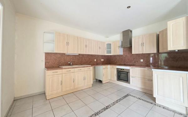 Maison à vendre    5 pièces • 120 m2 Malataverne