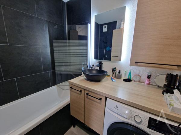 Appartement F3 à Mantes La Jolie avec bacon terrasse et parkings en sous-sol