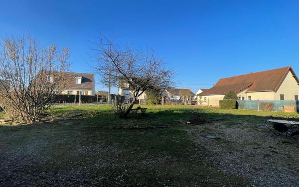 Maison à vendre    9 pièces •  Ainay-le-Château