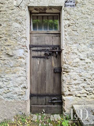 Bâtisse en pierre du 17ème siècle