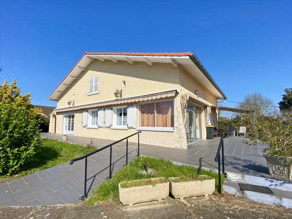 Dpt Gers (32), à vendre BARCELONNE DU GERS Maison T6 de 192 m² habitables normes PMR + 2 vérandas + grand garage sur 1670 m² de terrain, au bout d'une impasse, au calme