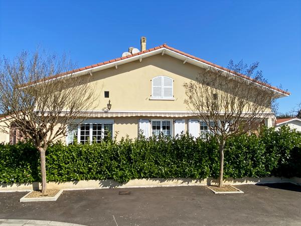 Dpt Gers (32), à vendre BARCELONNE DU GERS Maison T6 de 192 m² habitables normes PMR + 2 vérandas + grand garage sur 1670 m² de terrain, au bout d'une impasse, au calme