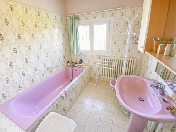 Dpt Gers (32), à vendre BARCELONNE DU GERS Maison T6 de 192 m² habitables normes PMR + 2 vérandas + grand garage sur 1670 m² de terrain, au bout d'une impasse, au calme