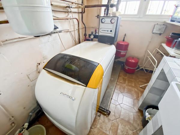 Dpt Gers (32), à vendre BARCELONNE DU GERS Maison T6 de 192 m² habitables normes PMR + 2 vérandas + grand garage sur 1670 m² de terrain, au bout d'une impasse, au calme