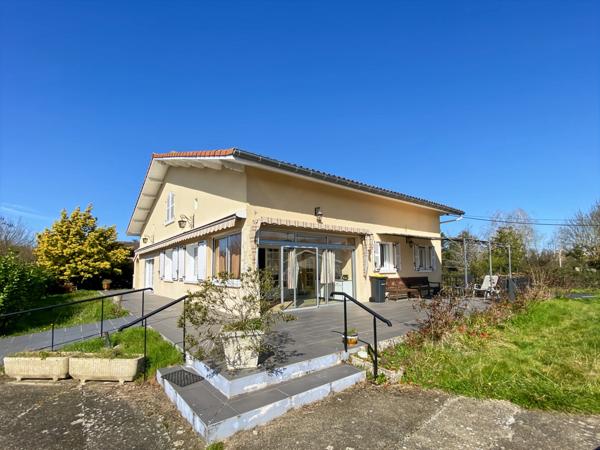 Dpt Gers (32), à vendre BARCELONNE DU GERS Maison T6 de 192 m² habitables normes PMR + 2 vérandas + grand garage sur 1670 m² de terrain, au bout d'une impasse, au calme