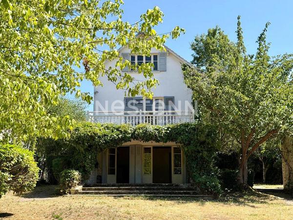 Propriété familiale de caractère à vendre sur la commune de Nerville-la-Forêt - 200m², 6 chambres