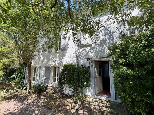 Propriété familiale de caractère à vendre sur la commune de Nerville-la-Forêt - 200m², 6 chambres