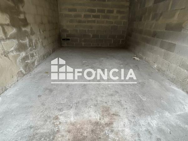 Location Parking 15 m² - RUE ADJUDANT-CHEF CHAMPION Salon De Provence 13300