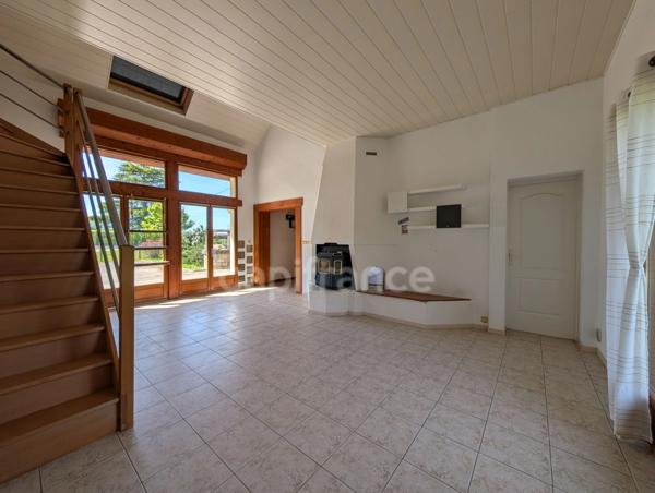 Proche Bletterans – Maison familiale de 210 m² avec extension récente, grands volumes et terrain clos