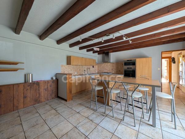 Proche Bletterans – Maison familiale de 210 m² avec extension récente, grands volumes et terrain clos