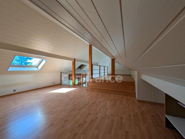 Proche Bletterans – Maison familiale de 210 m² avec extension récente, grands volumes et terrain clos