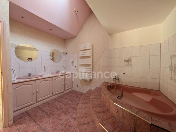 Proche Bletterans – Maison familiale de 210 m² avec extension récente, grands volumes et terrain clos