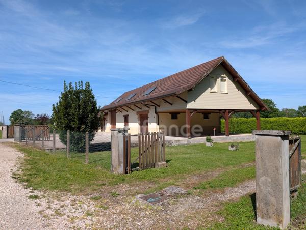 Proche Bletterans – Maison familiale de 210 m² avec extension récente, grands volumes et terrain clos