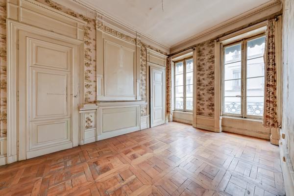 Lyon 2 - Au cœur du quartier d'Ainay - Appartement de 67,71 m ² - A rénover entièrement