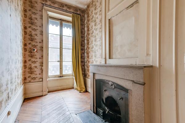Lyon 2 - Au cœur du quartier d'Ainay - Appartement de 67,71 m ² - A rénover entièrement