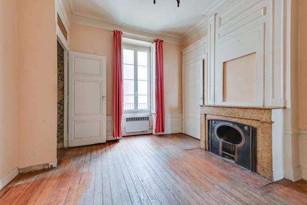 Lyon 2 - Au cœur du quartier d'Ainay - Appartement de 67,71 m ² - A rénover entièrement