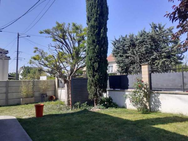 Maison
         5 pièces
        - 132 m² Exclusivité 479 500 € *
