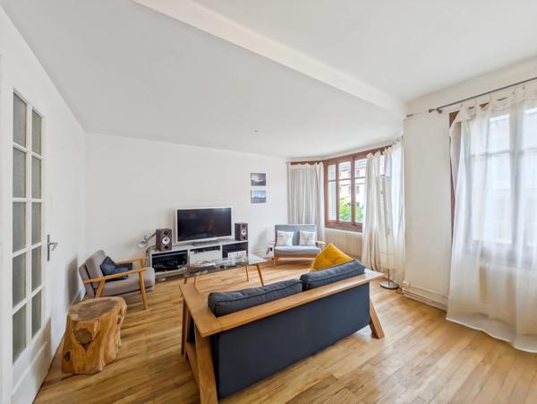 Dpt Haute Savoie (74), à vendre EVIAN-LES-BAINS Appartement T3 de 78 m² au centre ville