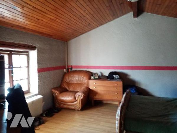 Maison de village avec terrain attenant d'environ 400 m², garage et grenier