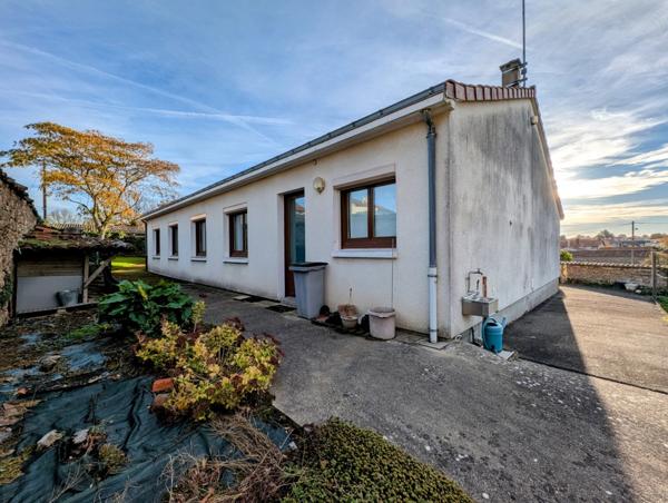 Maison à vendre 117.8m² - SAINT PIERRE DES ECHAUBROGNES (79)