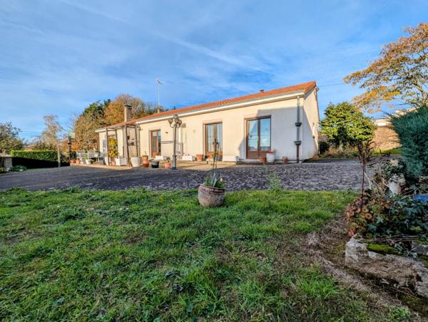 Maison à vendre 117.8m² - SAINT PIERRE DES ECHAUBROGNES (79)