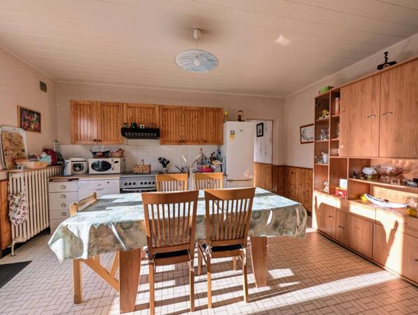 Maison à vendre 117.8m² - SAINT PIERRE DES ECHAUBROGNES (79)