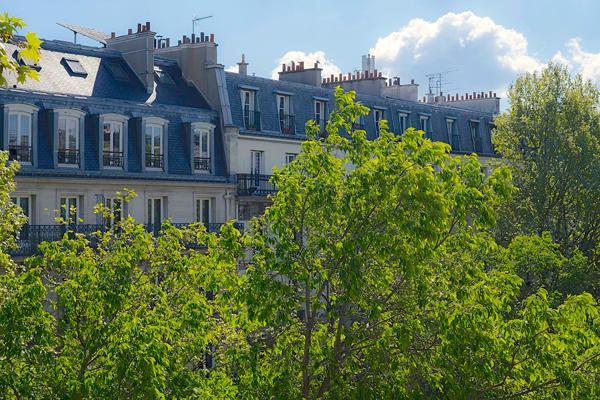 ANGLE RUE ROCROY - ÉLÉGANT APPARTEMENT PARISIEN AVEC ASCENSEUR . BALCON FILANT .VUE DÉGAGÉE Paris