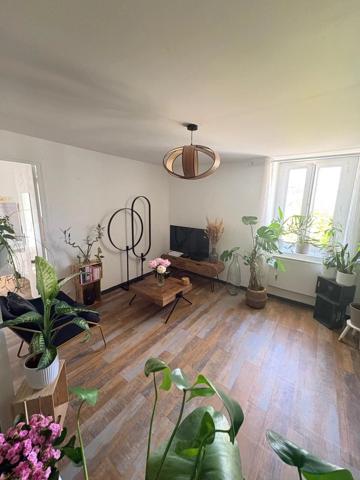 Vente                                                      Immeuble
                        
                     11 pièces                      231 m2                     à Valence