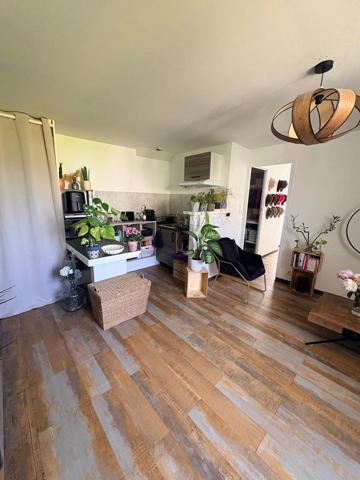 Vente                                                      Immeuble
                        
                     11 pièces                      231 m2                     à Valence