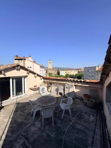 Vente                                                      Immeuble
                        
                     11 pièces                      231 m2                     à Valence