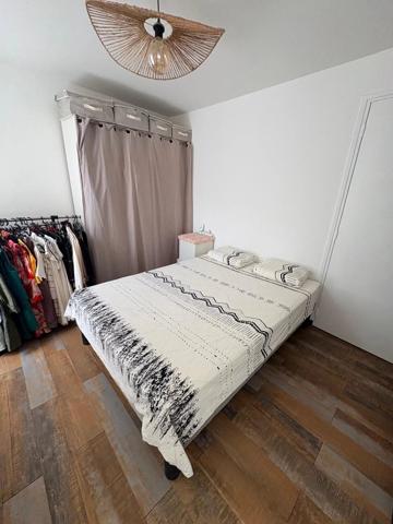 Vente                                                      Immeuble
                        
                     11 pièces                      231 m2                     à Valence