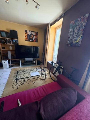 Vente                                                      Immeuble
                        
                     11 pièces                      231 m2                     à Valence