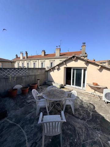 Vente                                                      Immeuble
                        
                     11 pièces                      231 m2                     à Valence