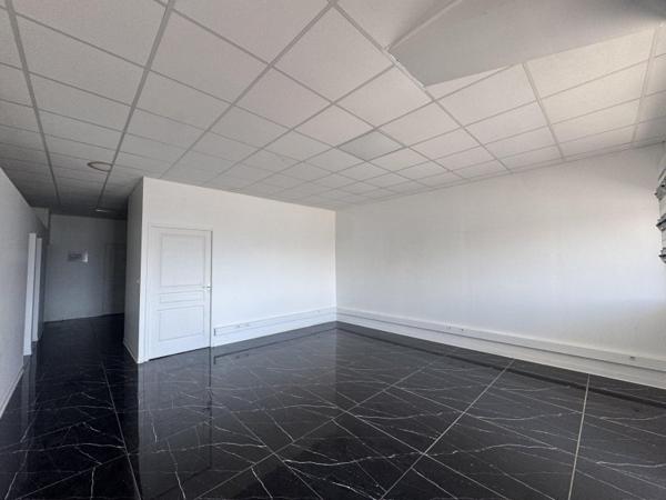 Location / Bureaux à Baie-Mahault (97122)