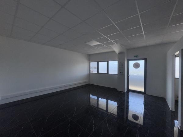 Location / Bureaux à Baie-Mahault (97122)