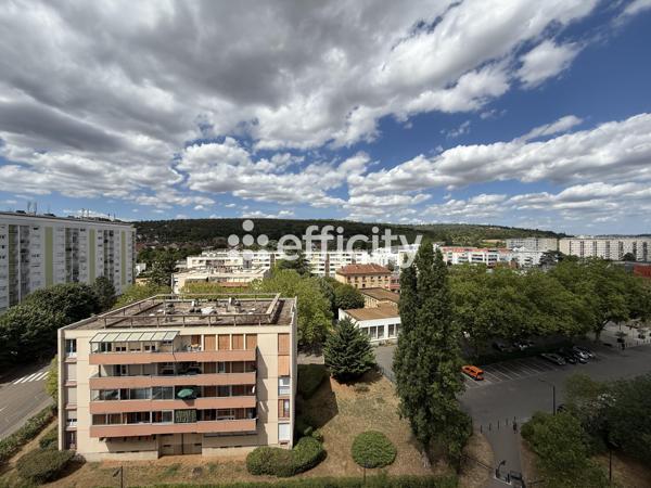 Appartement
         5 pièces
        - 112 m² 90 000 € *
