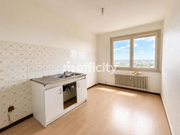 Appartement
         5 pièces
        - 112 m² 90 000 € *