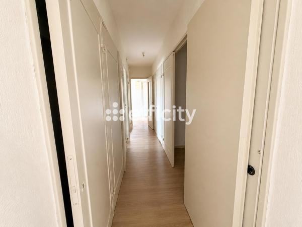 Appartement
         5 pièces
        - 112 m² 90 000 € *