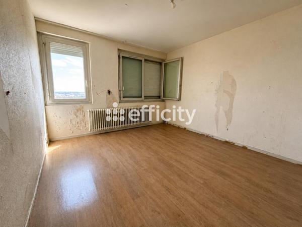 Appartement
         5 pièces
        - 112 m² 90 000 € *