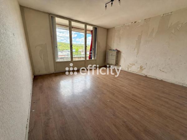 Appartement
         5 pièces
        - 112 m² 90 000 € *