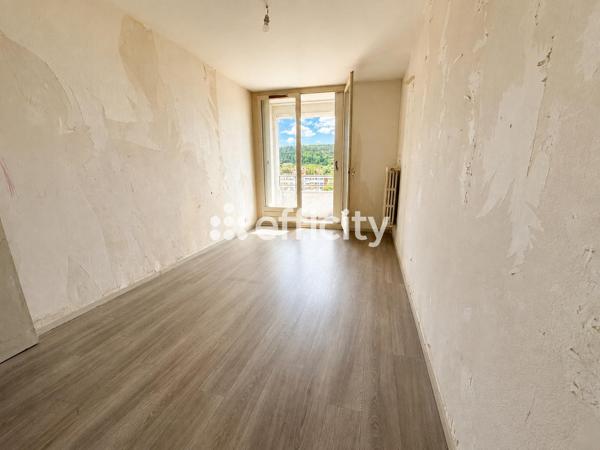 Appartement
         5 pièces
        - 112 m² 90 000 € *