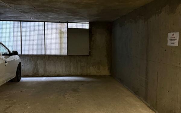 Stationnement à louer