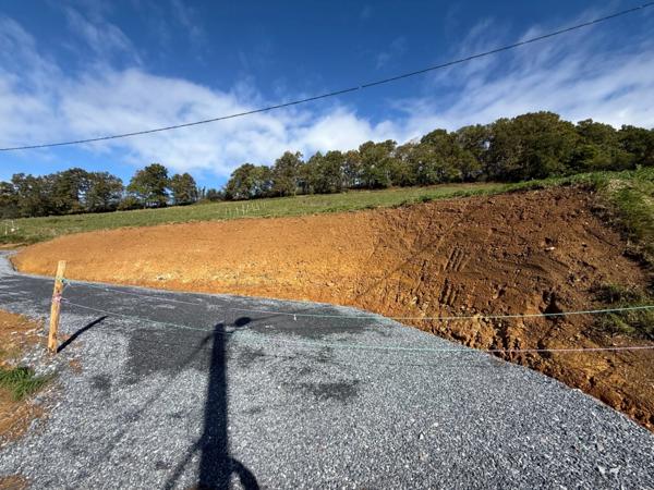 Terrain avec permis sur JULOS