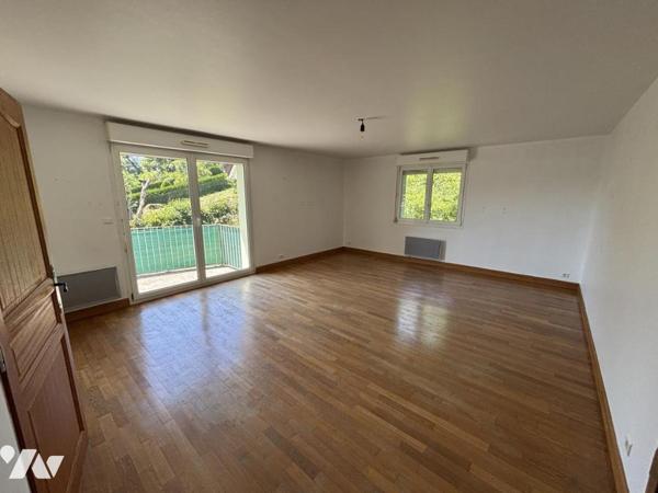 Appartement T4 au 1er (environ 110 m² habitables) avec garage - secteur calme (proche frontière)