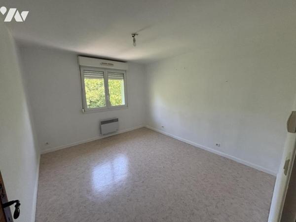 Appartement T4 au 1er (environ 110 m² habitables) avec garage - secteur calme (proche frontière)